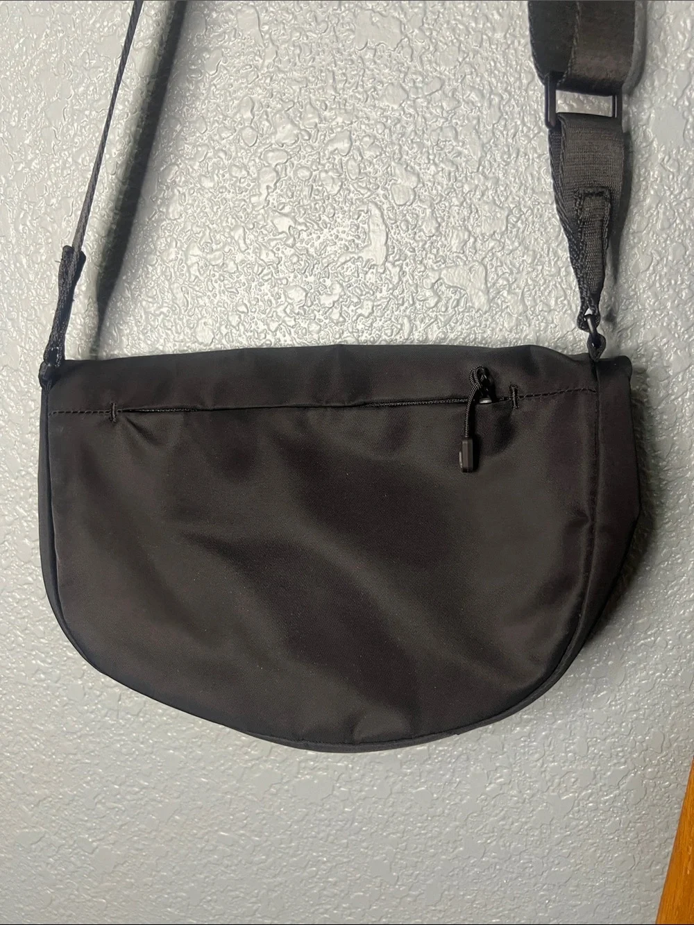 LOLE Adjustable Crossbody Bag Flap Magnetic Closure One Size Purse Bag BLACK